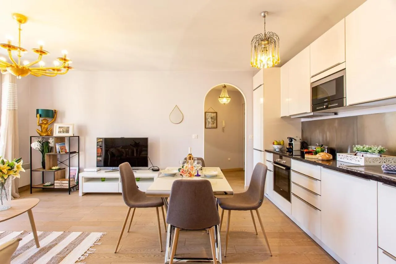 شقة Providence - Elegant F3, Vue Incroyable, Balcon,Ascenseur, Wifi نيس